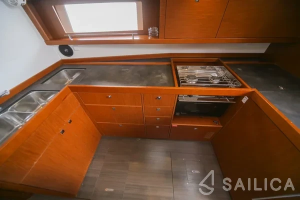 Oceanis 48 - Yacht Charter Sailica