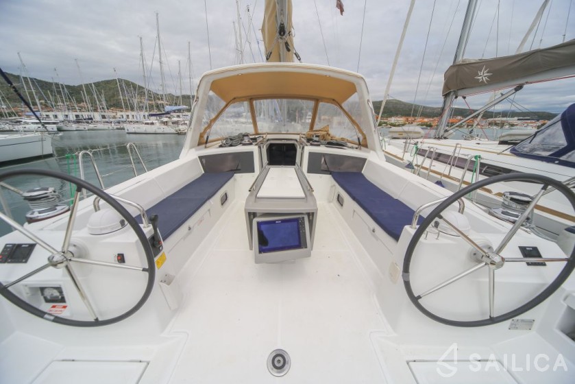 Oceanis 48 - Yacht Charter Sailica