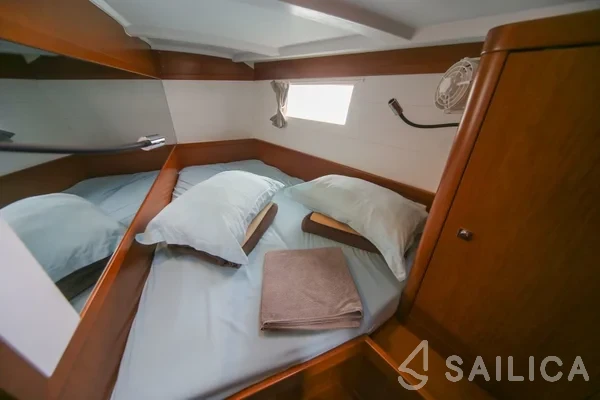 Oceanis 48 - Yacht Charter Sailica