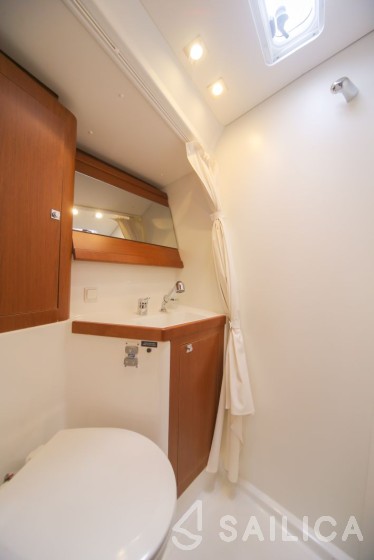 Oceanis 48 - Yacht Charter Sailica