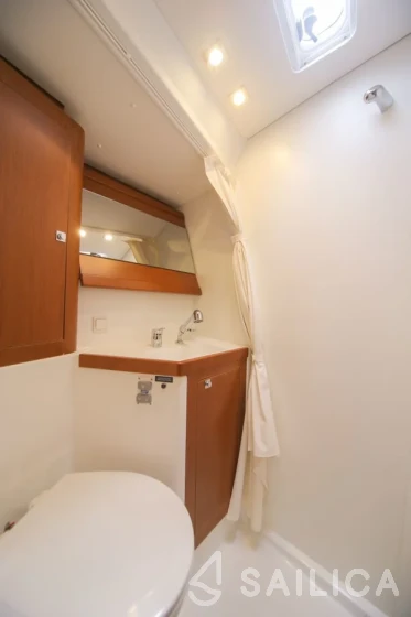 Oceanis 48 - Yacht Charter Sailica