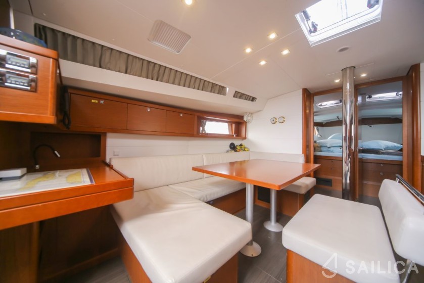 Oceanis 48 - Yacht Charter Sailica