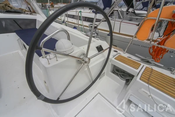 Oceanis 48 - Yacht Charter Sailica