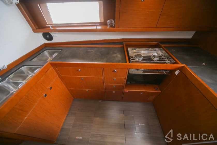 Oceanis 48 - Yacht Charter Sailica