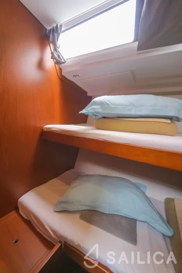 Oceanis 48 - Yacht Charter Sailica