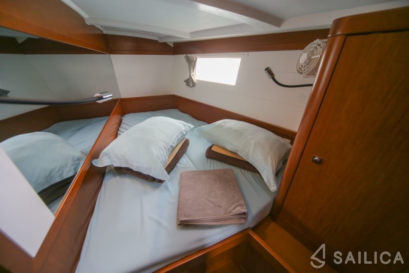 Oceanis 48 - Yacht Charter Sailica