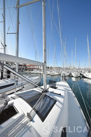 Dufour 382 GL - Yacht Charter Sailica