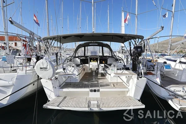 Dufour 382 GL - Yacht Charter Sailica