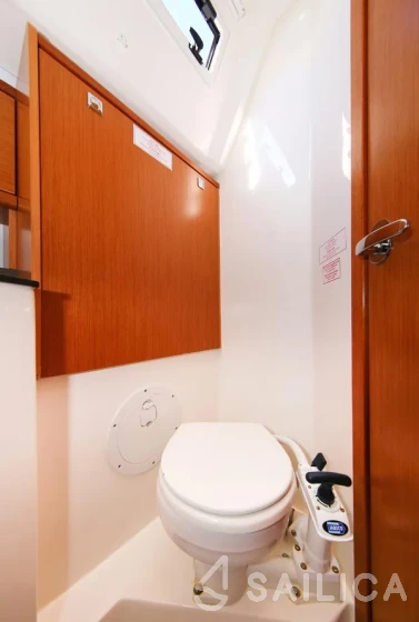 Bavaria 46 Cruiser - Yacht Charter Sailica