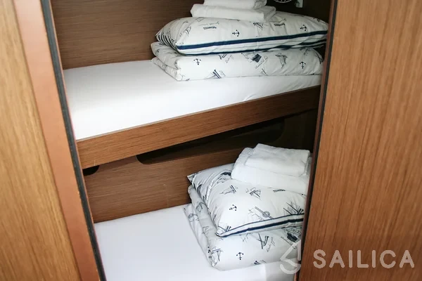 Oceanis 51.1 - Yacht Charter Sailica
