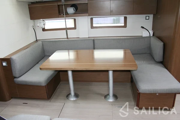 Oceanis 51.1 - Yacht Charter Sailica