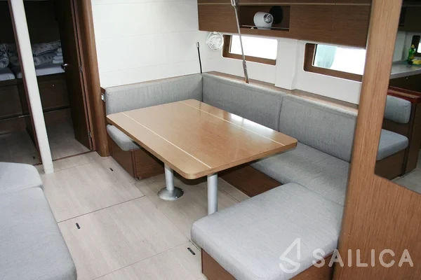 Oceanis 51.1 - Yacht Charter Sailica