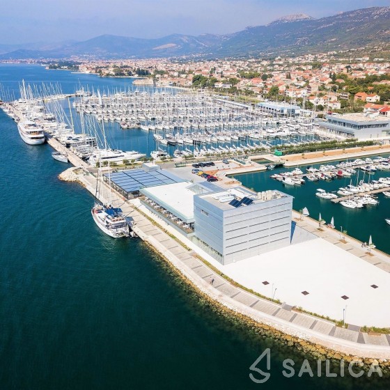 Bavaria 46 Cruiser - Yacht Charter Sailica