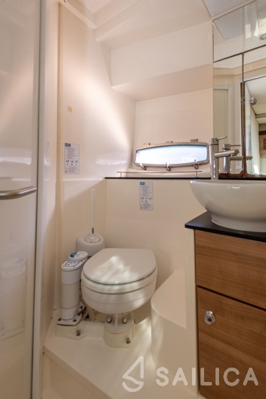 Sealine SC35 - Yacht Charter Sailica