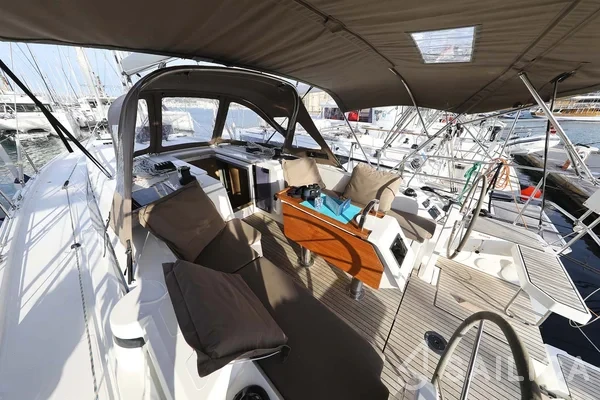 Bavaria C38 - Yacht Charter Sailica