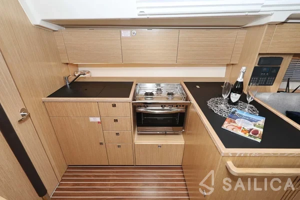 Bavaria C38 - Yacht Charter Sailica