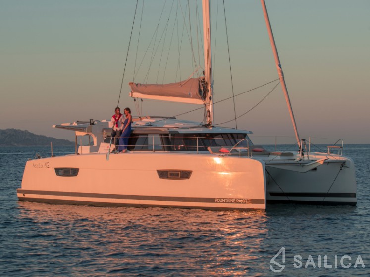Astréa 42 - Yacht Charter Sailica