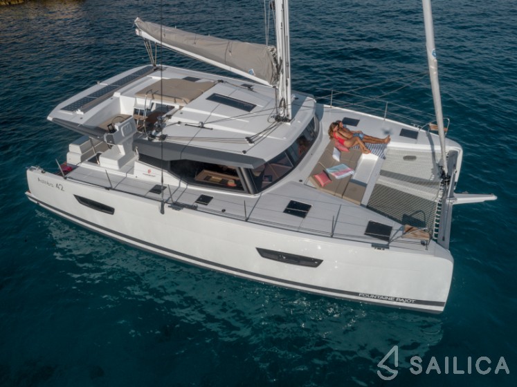 Astréa 42 - Yacht Charter Sailica