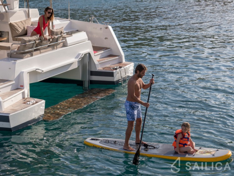 Astréa 42 - Yacht Charter Sailica
