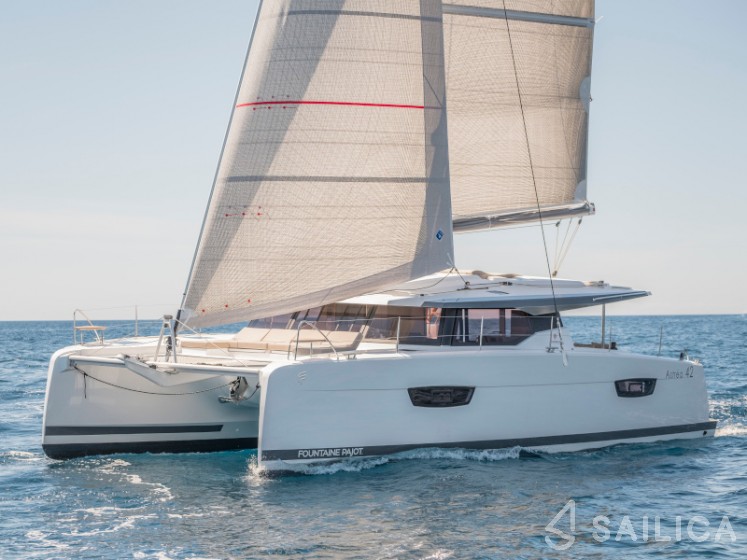 Astréa 42 - Yacht Charter Sailica