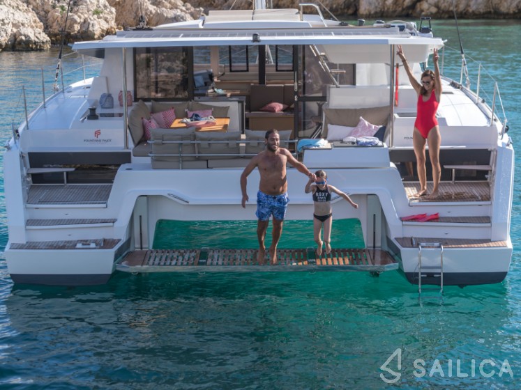 Astréa 42 - Yacht Charter Sailica