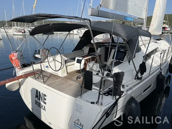 Dufour 460 GL - Yacht Charter Sailica