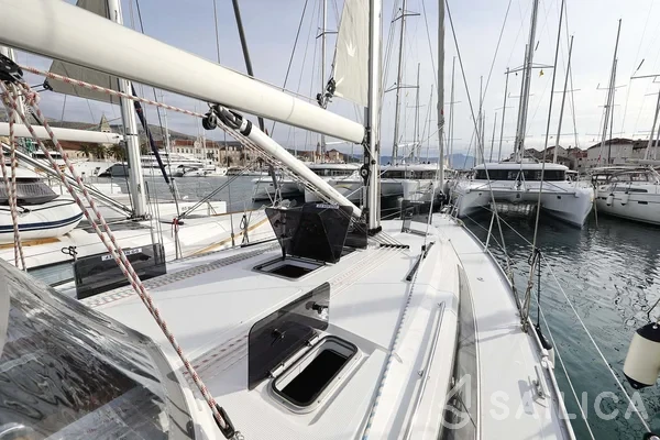 Bavaria Cruiser 41 Style - Yacht Charter Sailica