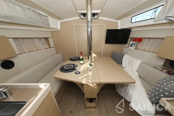Oceanis 38.1 - Yacht Charter Sailica