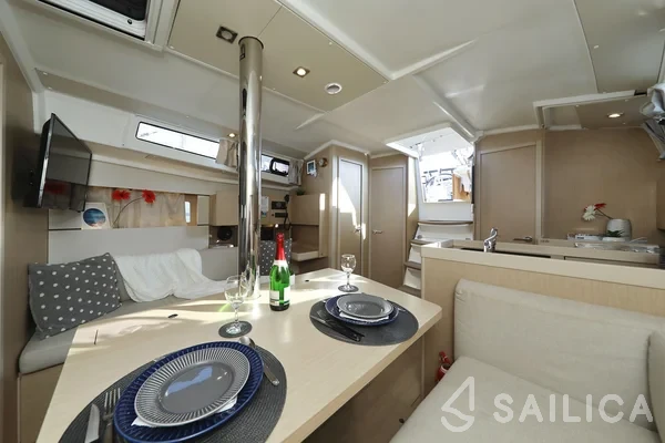 Oceanis 38.1 - Yacht Charter Sailica