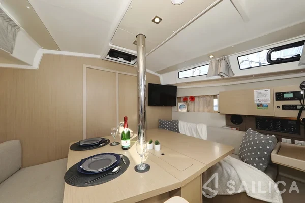 Oceanis 38.1 - Yacht Charter Sailica