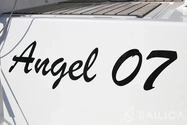 Oceanis 38.1 - Yacht Charter Sailica