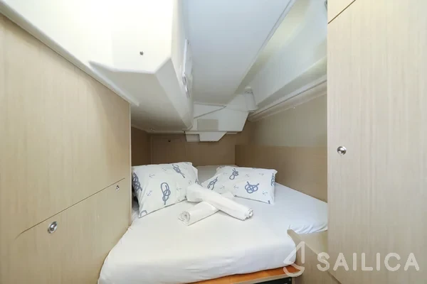 Oceanis 38.1 - Yacht Charter Sailica