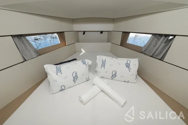 Oceanis 38.1 - Yacht Charter Sailica