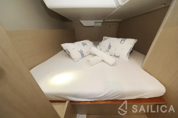 Oceanis 38.1 - Yacht Charter Sailica