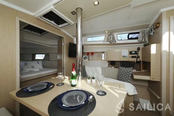 Oceanis 38.1 - Yacht Charter Sailica