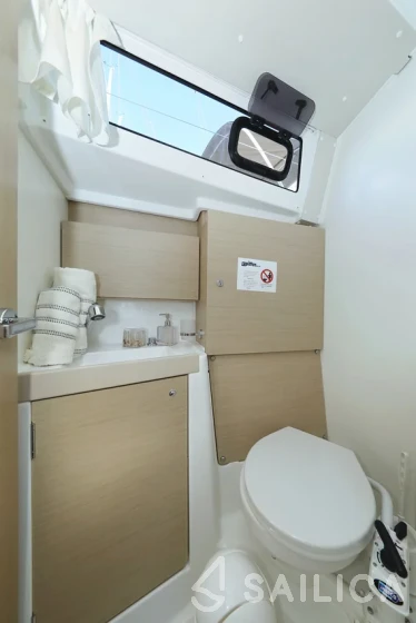 Oceanis 38.1 - Yacht Charter Sailica