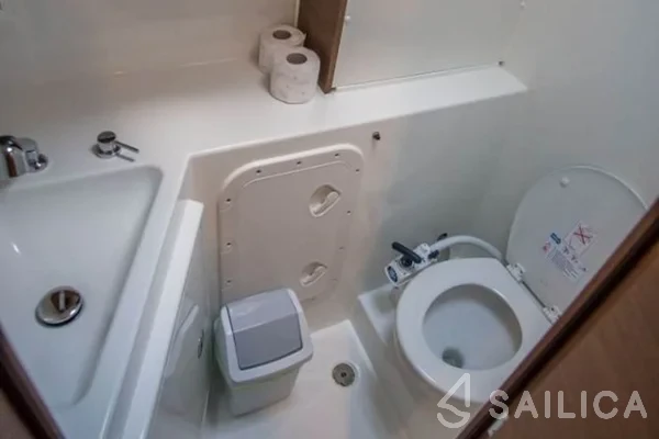 Lagoon 42 - Yacht Charter Sailica