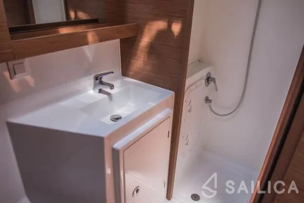 Lagoon 42 - Yacht Charter Sailica