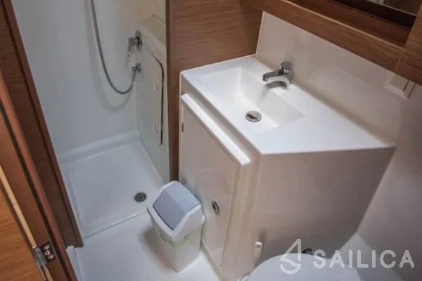 Lagoon 42 - Yacht Charter Sailica