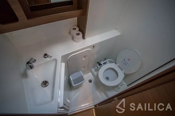 Lagoon 42 - Yacht Charter Sailica