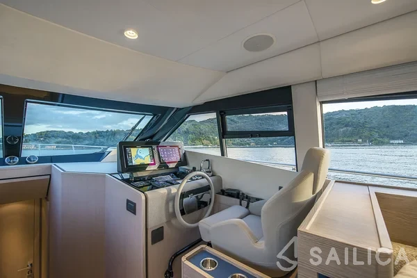 Ferretti 500 - Yacht Charter Sailica