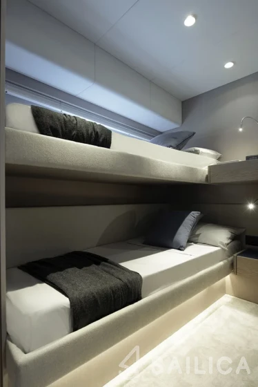 Ferretti 500 - Yacht Charter Sailica