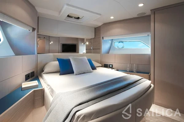 Ferretti 500 - Yacht Charter Sailica