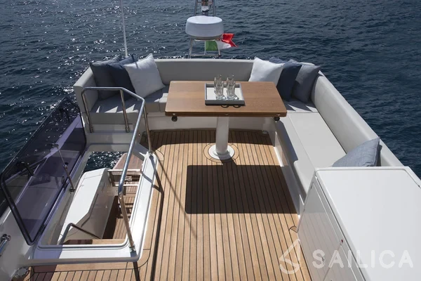 Ferretti 500 - Yacht Charter Sailica