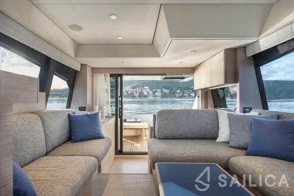 Ferretti 500 - Yacht Charter Sailica