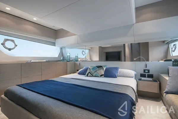 Ferretti 500 - Yacht Charter Sailica
