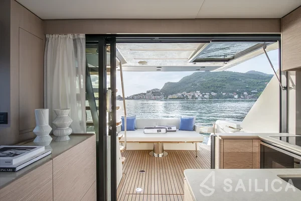 Ferretti 500 - Yacht Charter Sailica