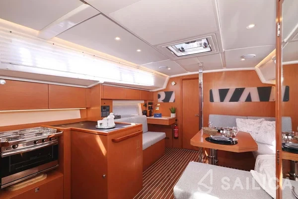 Bavaria C42 - Yacht Charter Sailica