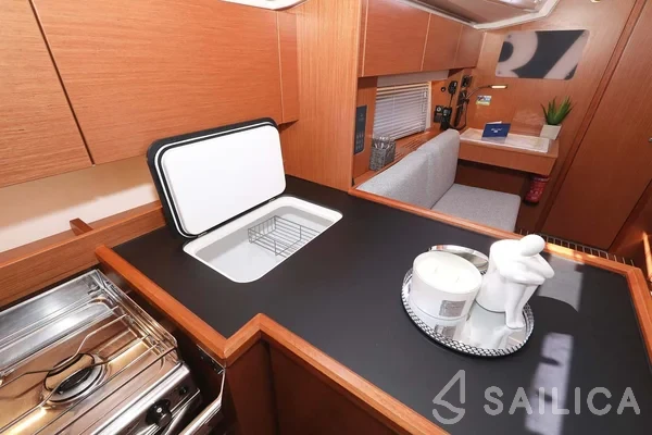 Bavaria C42 - Yacht Charter Sailica
