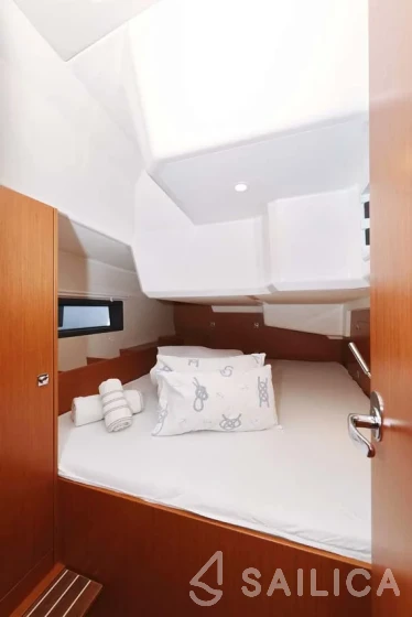 Bavaria C42 - Yacht Charter Sailica